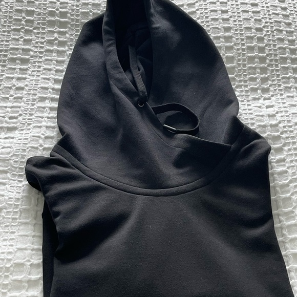 Lululemon black hoodie great condition size 4 like new - Picture 2 of 5